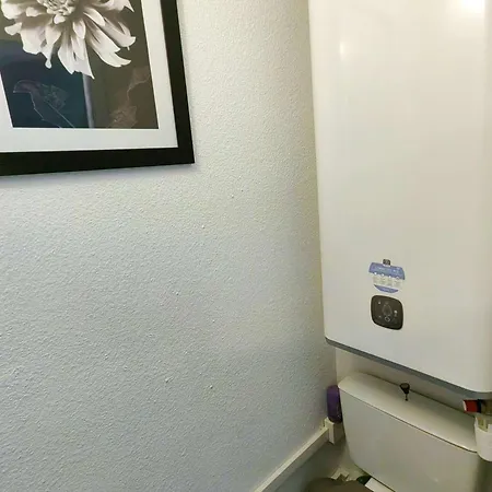 Spacieux T2 Climatise Avec Parking, Terrasse Et Wi-fi - Fr-1-607-205 Apartment *