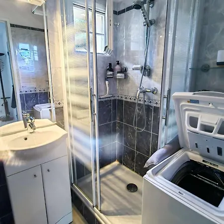 Apartment Spacieux T2 Climatise Avec Parking, Terrasse Et Wi-fi - Fr-1-607-205 Agde