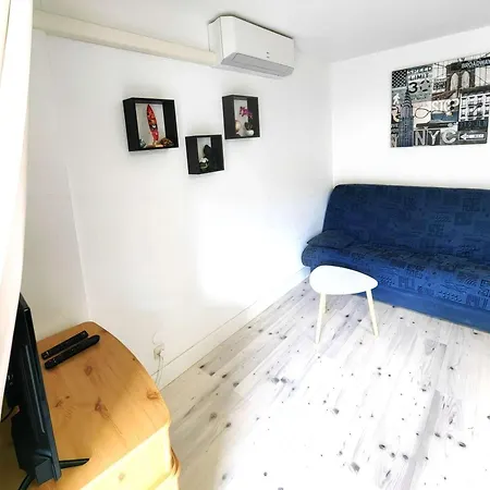 Spacieux T2 Climatise Avec Parking, Terrasse Et Wi-fi - Fr-1-607-205 * Agde